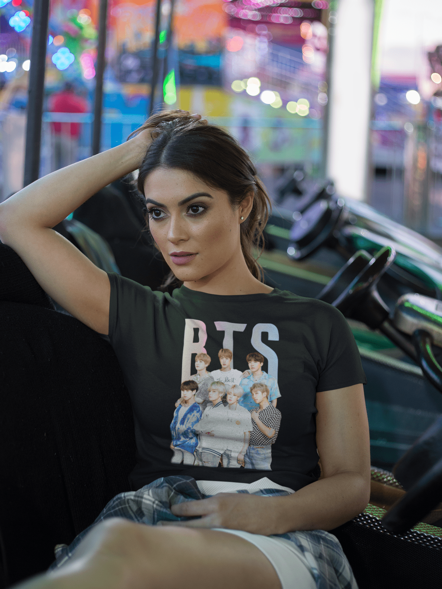 T-Shirt dedicata ai BTS con le foto della band - immagine 2